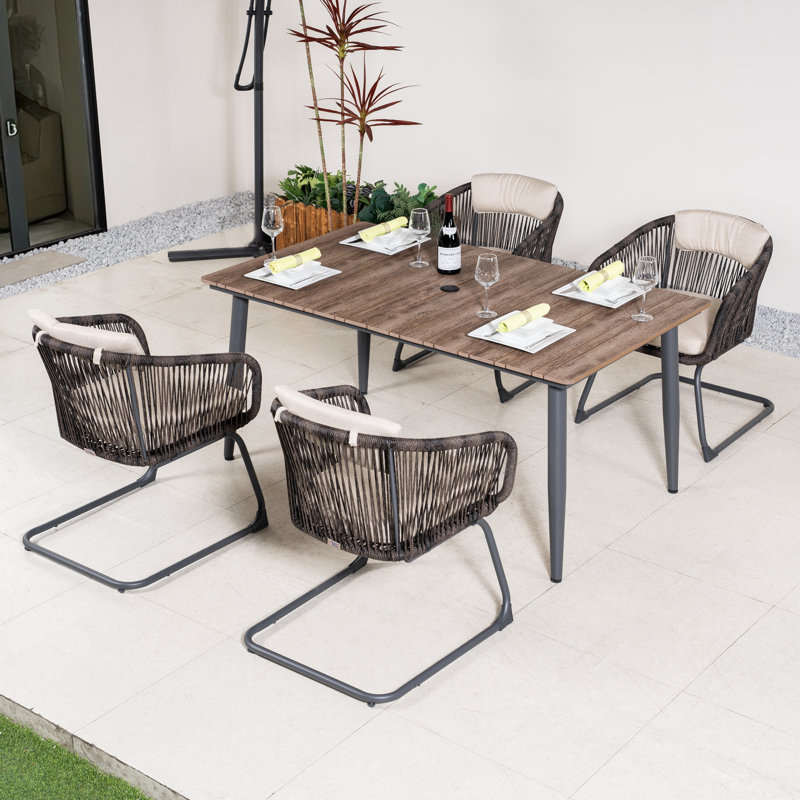 Ensemble repas d'extérieur rectangulaire avec coussins 62 po pour 4 personnes