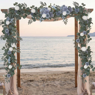 Guirlande de feuilles de saule eucalyptus avec fleurs