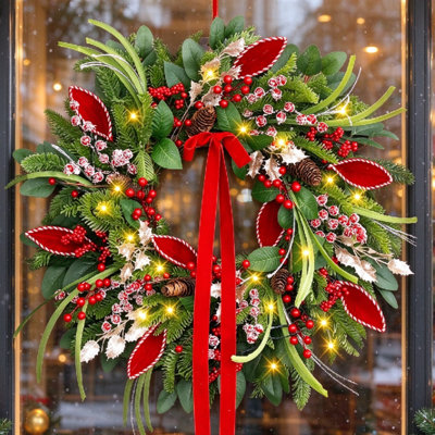 Couronne de Noël traditionnelle rouge avec baies rouges, pommes de pin, feuillage persistant et ruban rouge décoratif, couronne de Noël artificielle pour la porte d'entrée, le vestibule et la décoration des Fêtes