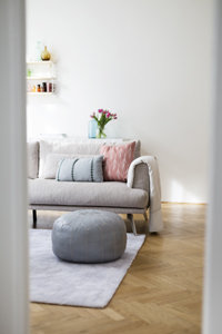 Sofa: Mit Stoffen dekorieren