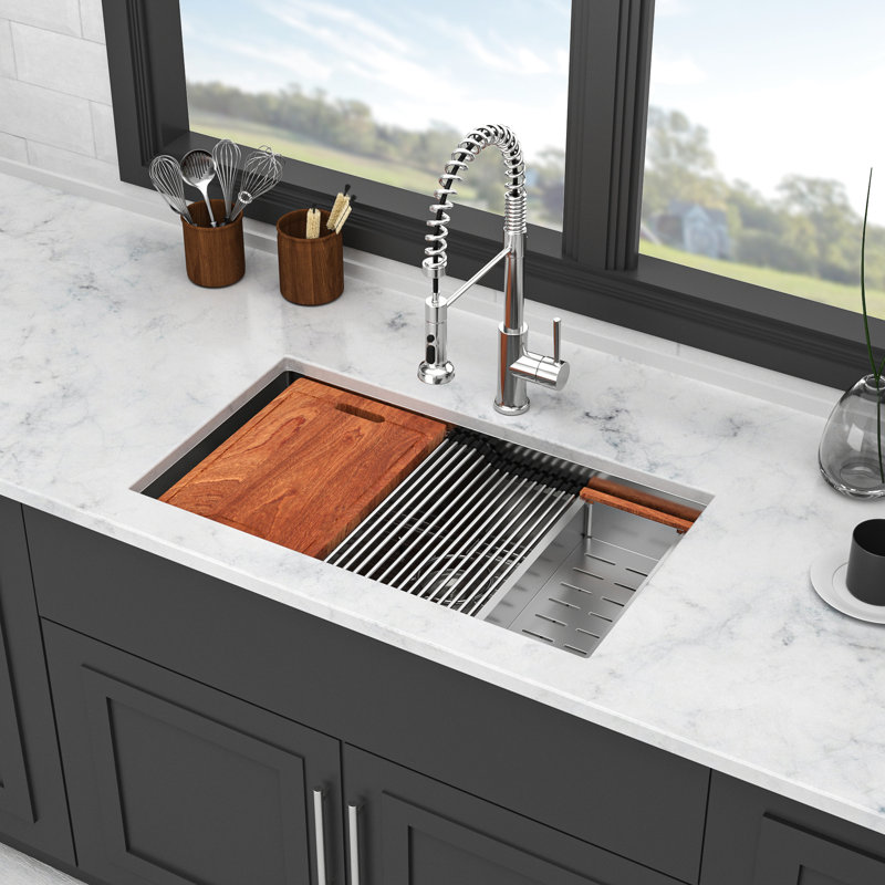 Évier de cuisine en acier inoxydable T304 de 33 po à cuve simple encastrable 33 po avec rebord en forme de Z pour un fonctionnement sans coutures, drainage en X avec guide d'eau, revêtement et installation avec planche à découper