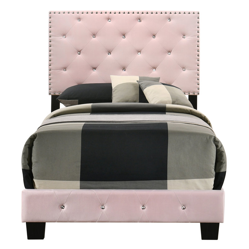 Lit exquis et confortable avec une construction durable, un assemblage simple et une conception polyvalente pour un espace de vie confortable.