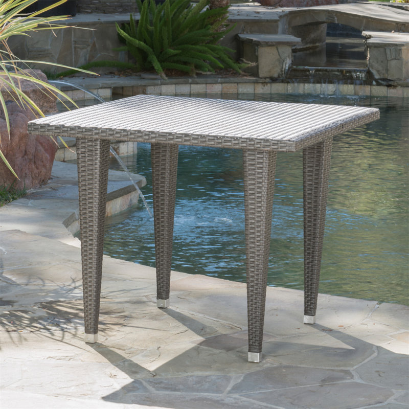 Table de salle à manger d'extérieur en osier pour une réception élégante et durable