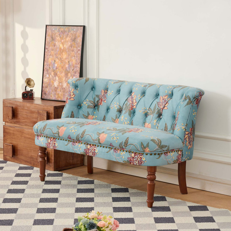 Élégant fauteuil à imprimé floral avec capitonnage classique et polyvalent