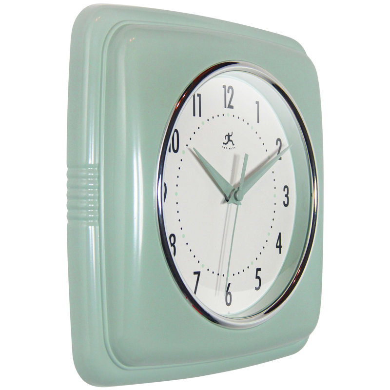 Horloge murale en plastique 9,25 pouces Orrwell, Sage Green/Off-White