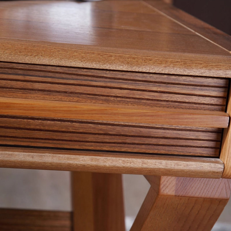 Bureau spacieux de couleur noyer