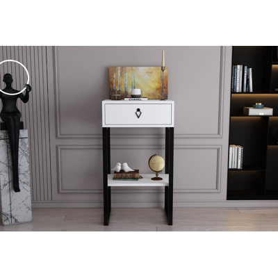 Damiyan Dresser