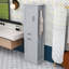 Armoire de rangement de salle de bain moderne avec tablettes réglables et charnières à fermeture en douceur-1750911833