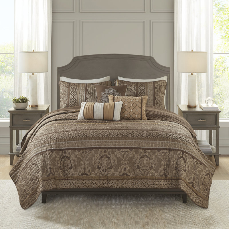 Bellagio Jacquard 6-Piece King Quilt Set with Throw Pillows, King/Cal King + 2 Shams + 3 Throw Pillows, Brown