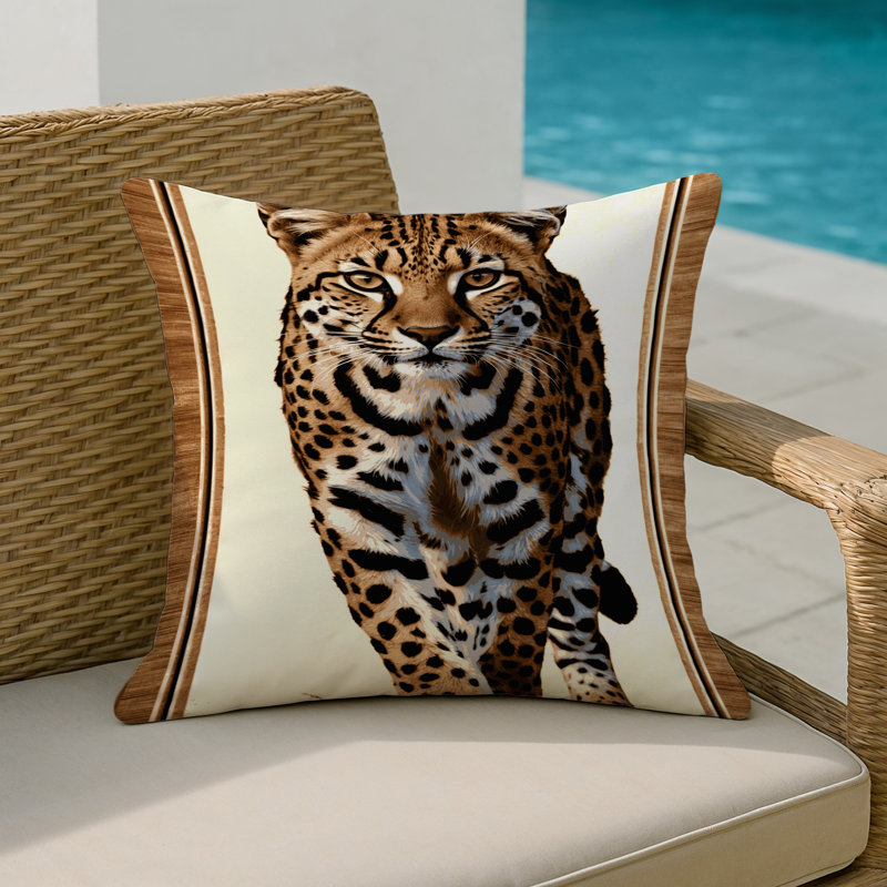 Coussin décoratif intérieur et extérieur Wildlife, Carré 20 po, Chat sauvage gris d'Afrique