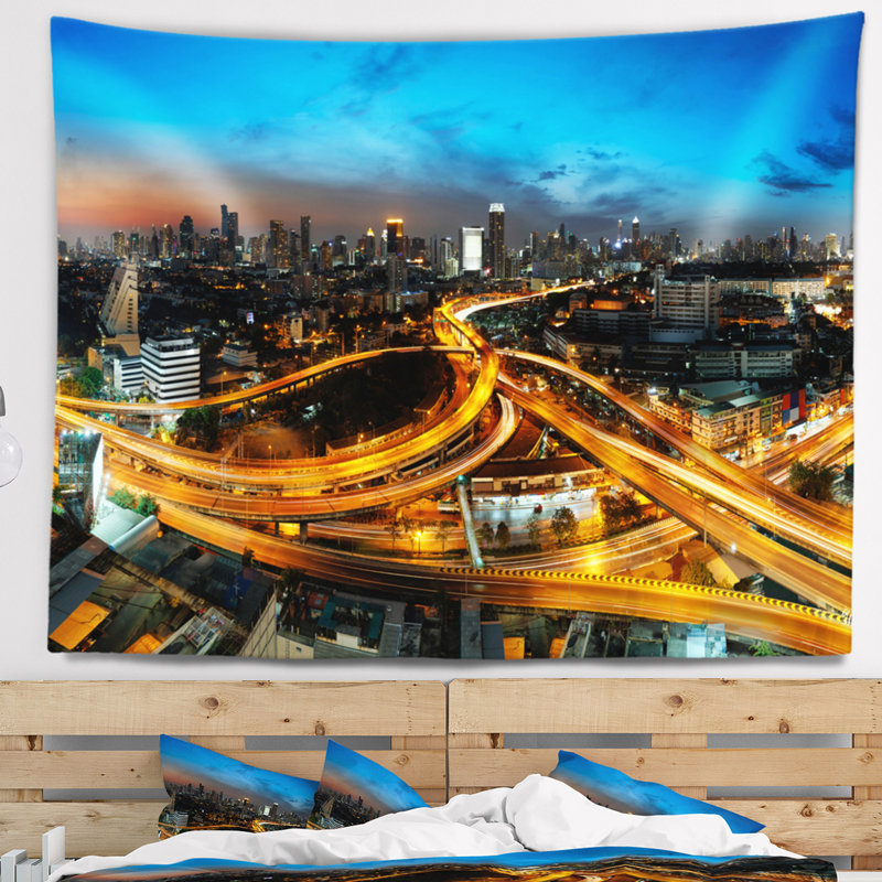 Cityscape de polyester avec une autoroute illuminée dans le tapisserie bangkok avec accessoires suspendus inclus