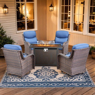 Ensemble de conversation de patio 5 pièces avec foyer rectangulaire en métal Wickes, 4 fauteuils pivotants d'extérieur avec coussins de 6 po