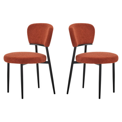 Deux chaises de salle à manger rembourrées oranges pour la décoration de chambre - look contemporain avec pieds en métal, dossier confortable, 22,5 de largeur, 23 de profondeur, 32 de hauteur