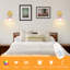 Appliques murales rgb à intensité variable avec télécommande et abat-jour rechargeables sans fil dorés avec abat-jour en verre tulipe rose (paquet de 2)-237911235-237911236