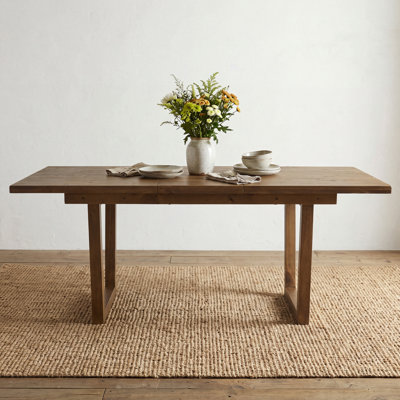 Table de salle à manger extensible en bois massif avec pattes traîneaux, table de salle à manger de style campagnard en pin recyclé pour cuisine/salle à manger