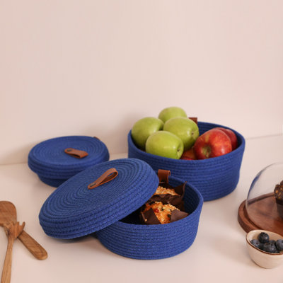 Ensemble de paniers en coton faits à la main (3 pièces), bleu, petit: 6 x 6 x 2,8 po, moyen: 7,9 x 7,9 x 3,5 po, grand: 9,8 x 9,8 x 4,3 po | 100% corde de jute de coton | Parfait pour l'organisation à la maison, design élégant et durable