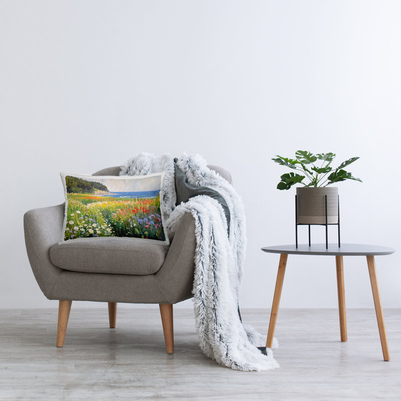 Coussin décoratif imprimé Vivid Wildflower Beach par Petal Prints Design