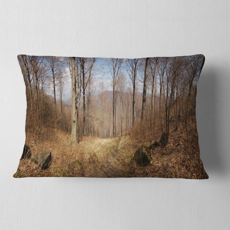 Coussin de forêt avec coussins lombaires à arbres nus