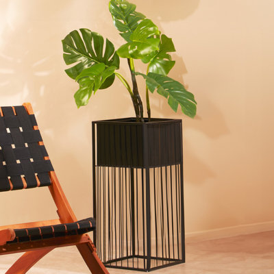 Andriea Pot Planter