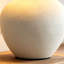 Petite lampe de table moderne en céramique blanc cassé avec abat-jour en mélange de coton pour le salon de la chambre à coucher, ampoule incluse-1540493469
