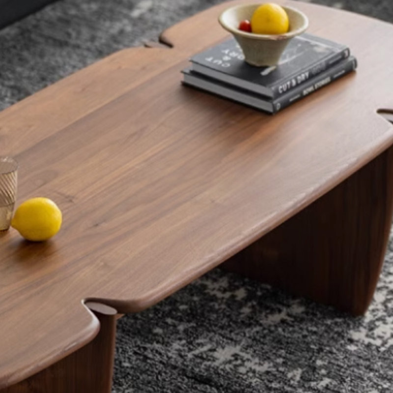 Table basse en bois massif au design rétro