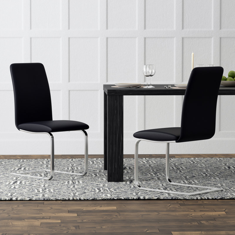 Chaise d'appoint rembourrée Exylian, Similicuir noir, Chrome