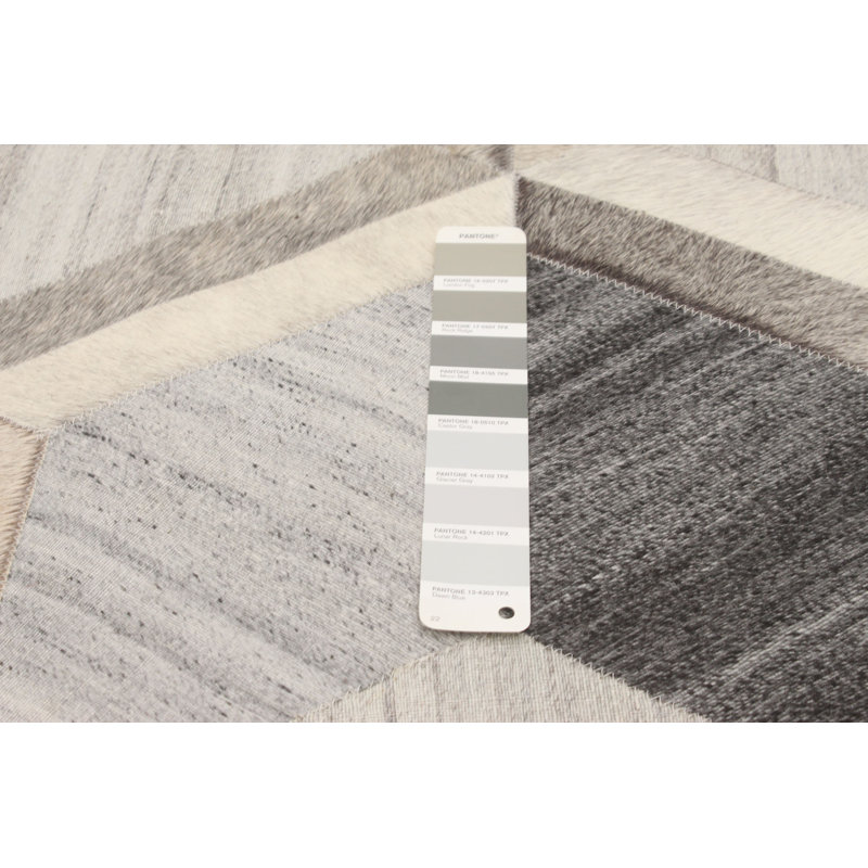 Tapis gris clair / brun en cuir fait à la main à motif géométrique Nonnie, Rectangle 5 pi 3 po x 7 pi 7 po