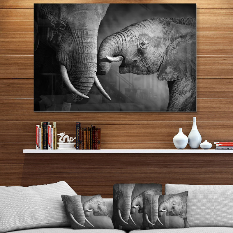 Éléphants montrant l'affection - impression d'art graphique, H 30 po x l 40 po, Métal métal