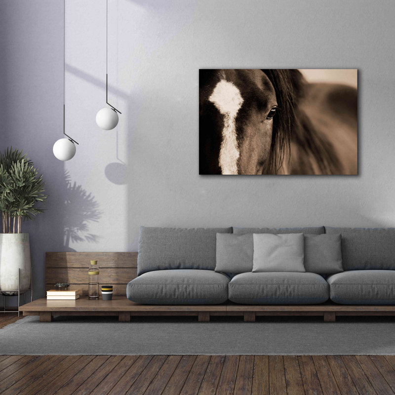 «Dark Eyes» par Lisa Dearing, estampe numérique sur toile, H 40 po x l 60 po x P 1,5 po