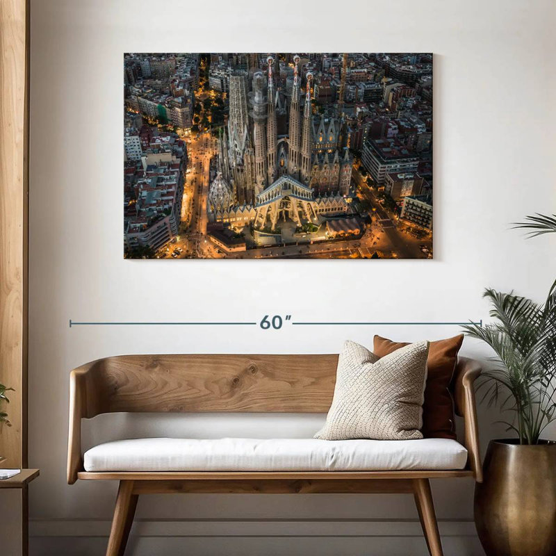 Lilie Sagrada Familia la nuit, H 30 po x l 45 po