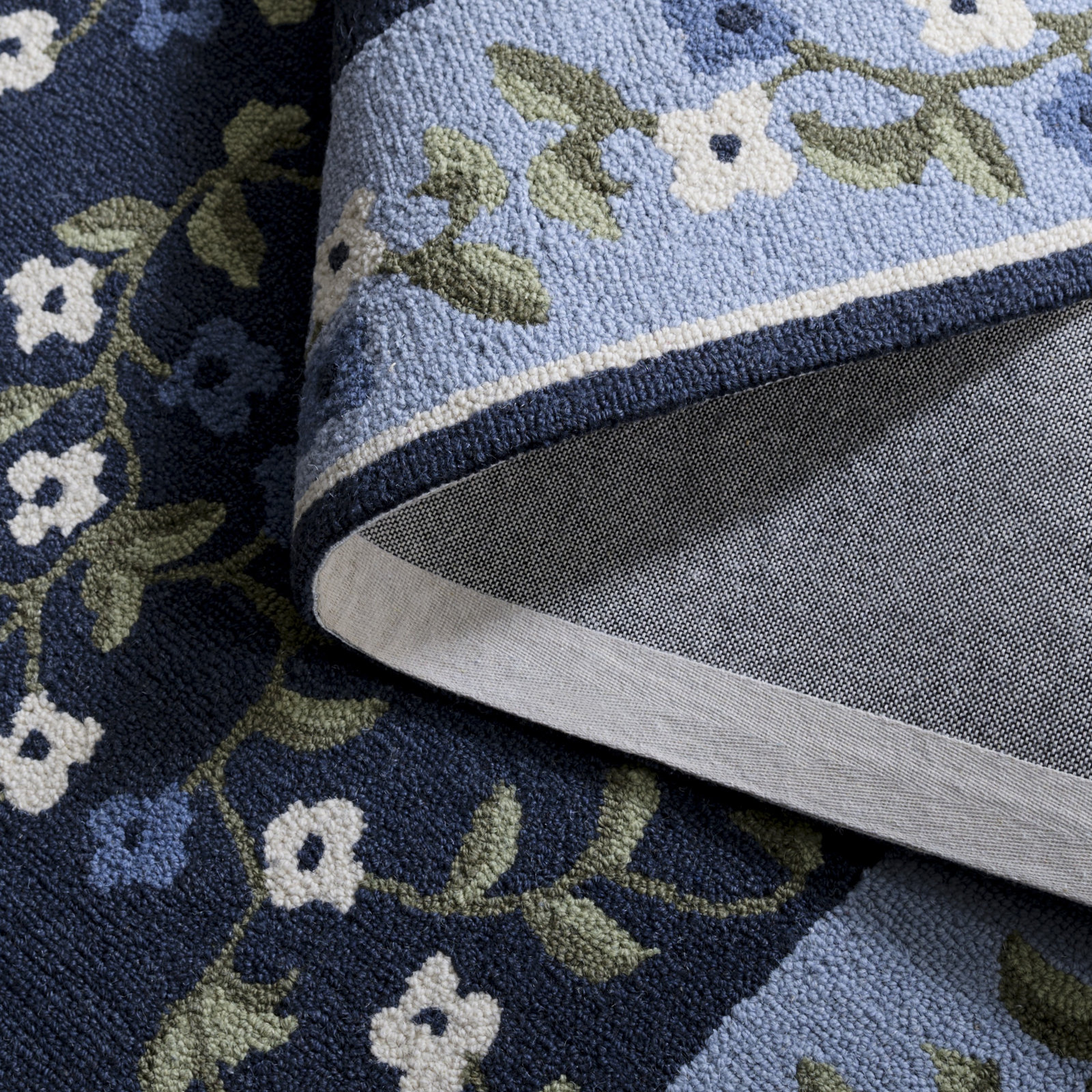 Hand-Tufted Wool Floral Outdoor Rug, Rectangle 5' x 8'