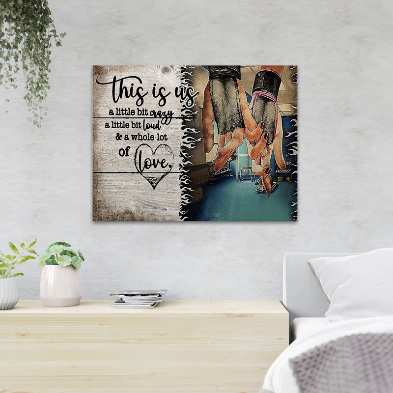 Hand In Hand In Gym Studio - This Is Us - 1 pièce, reproduction d'art graphique sur toile tendue, H 11 po x l 14 po x P 2 po