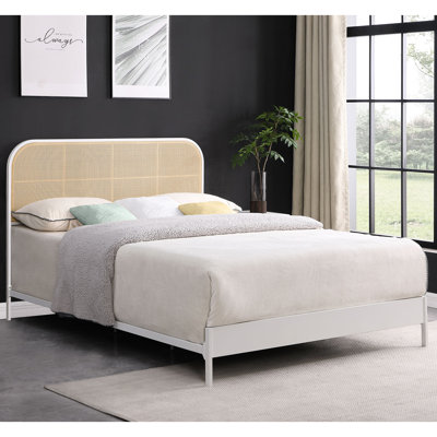 Lit pour grand lit avec cadre en métal blanc et tête de lit en tissage radio, esthétique côtière pour la chambre à coucher, tête de lit Gracefulness