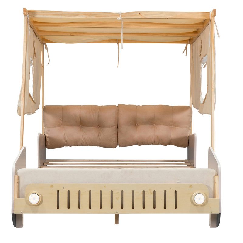 Lit en bois avec coussin de confort, flanelle et laine moelleuse en forme de voiture