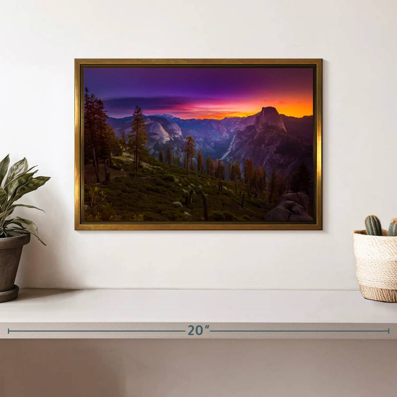 Lever de soleil sur un demi-dôme, Cadre flottant doré, 13 po x 9 po