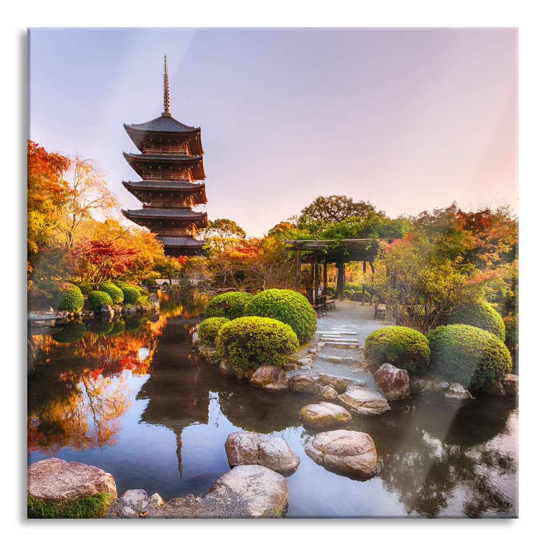 Glasbild See im Herbst vor Japanischem Tempel