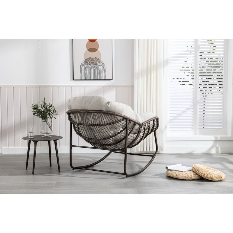 Chaise berçante de véranda beige avec cadre pour espaces extérieurs -