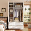 Garde-robe élégant avec armoire supérieure et un miroir-115712894