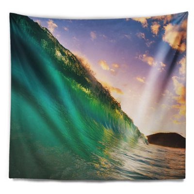 Vagues embrasser la tapisserie des nuages Seascape