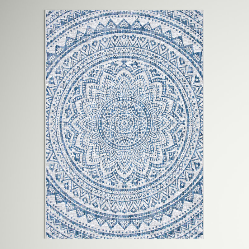 Tapis intérieur / extérieur ivoire / bleu marine Ellefson, Rectangle 6 pi 7 po x 9 pi 6 po