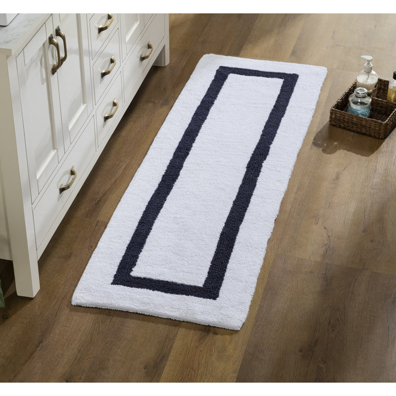 Tapis pour salle de bain réversible 100% coton Widman, doux et super absorbant, lavable à la machine pour la douche, la baignoire et le lavabo, tapis de couloir 20 po x 60 po, blanc / bleu marine