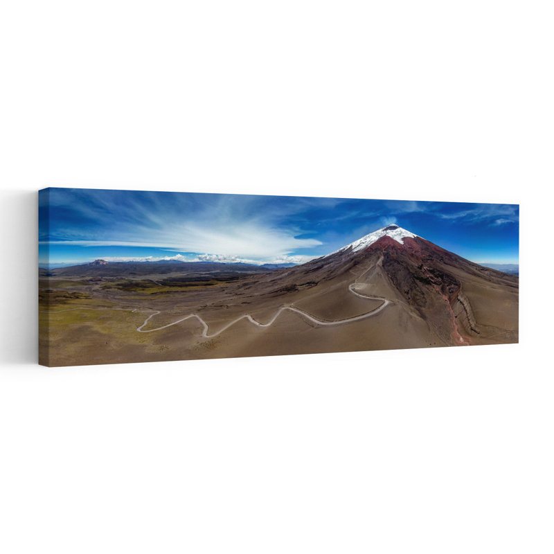 «Snowy Volcano Winding Road», art dramatique abstrait contemporain, paysage de montagne, H 16 po x l 48 po