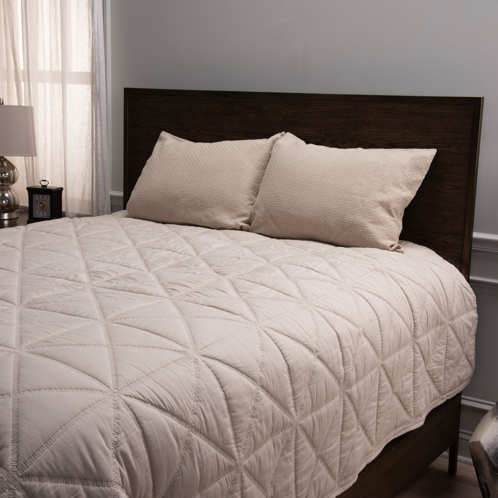 Yazmen Cotton Sateen Quilt Set, King Quilt + 2 King Shams