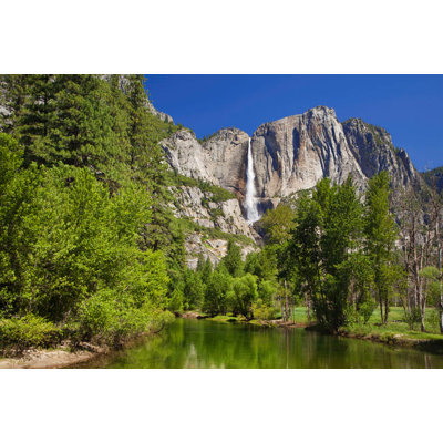 États-Unis, Californie, parc national de Yosemite, chutes de Yosemite et rivière Merced