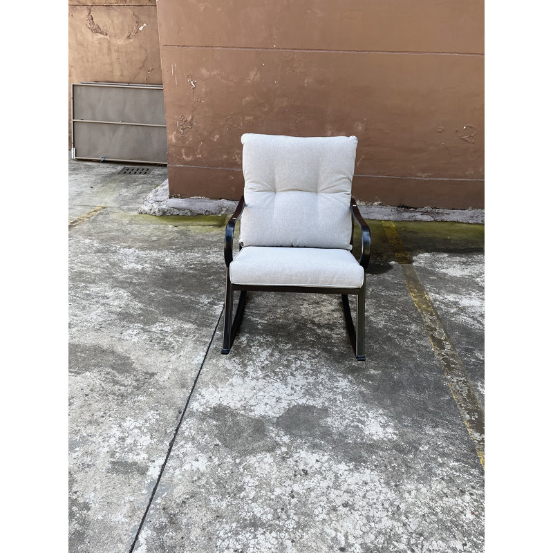 Chaise berçante et théière blanc cassé, Blanc cassé
