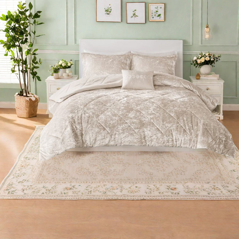 Luxurious Bedding Set, Polyester Comfort, Home Elegance