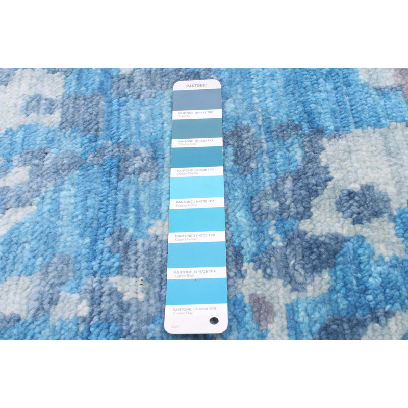 Tapis bleu ciel mystique 5 pi 9 po x 9 pi 0 po
