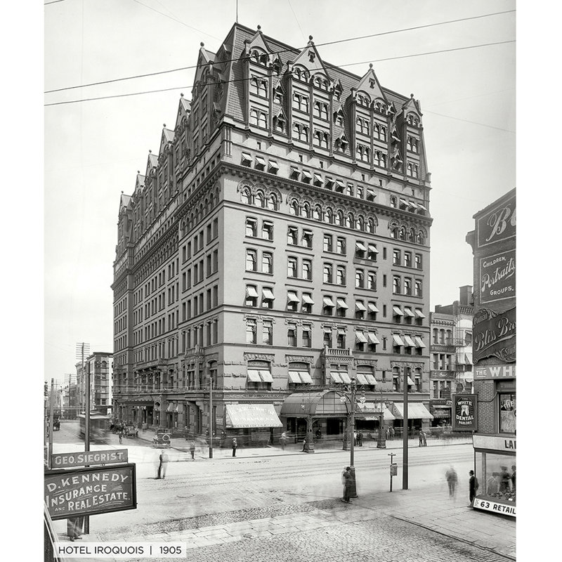 Hotel Iroquois, historique Buffalo - reproduction de photo sur toile tendue, H 40 po x l 30 po x 1,5 po
