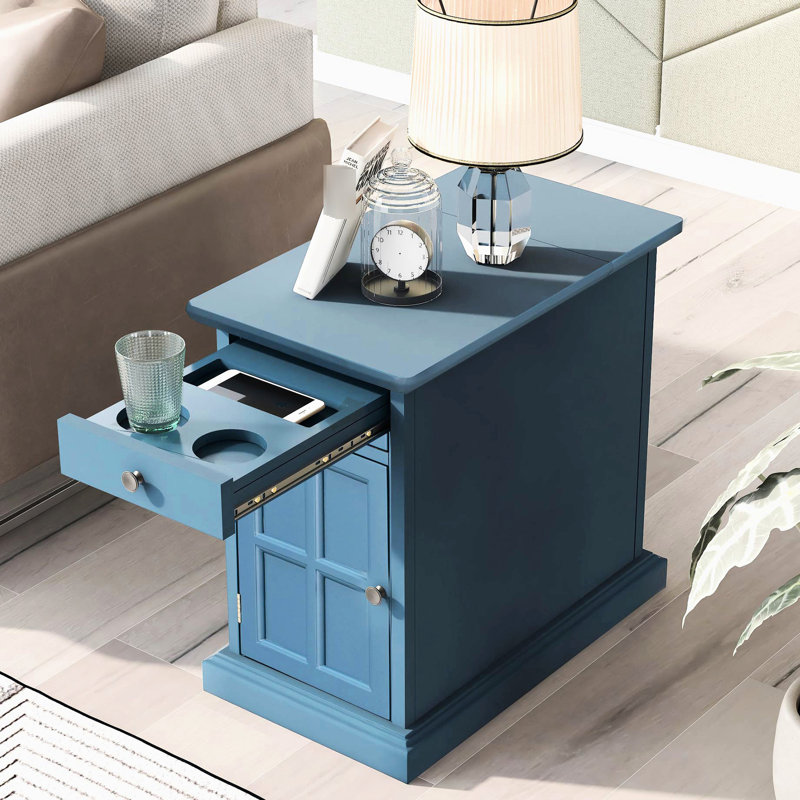 Table d'appoint antique avec porte-gobelets bleu marine. Produit à partir de placages, de bois et de bois d'ingénierie. Rangement relevable, tiroir, fente à distance. Pas d'assemblage. H 23 po x l 14 po x P 24,3 po + plateau en bois. Base solide