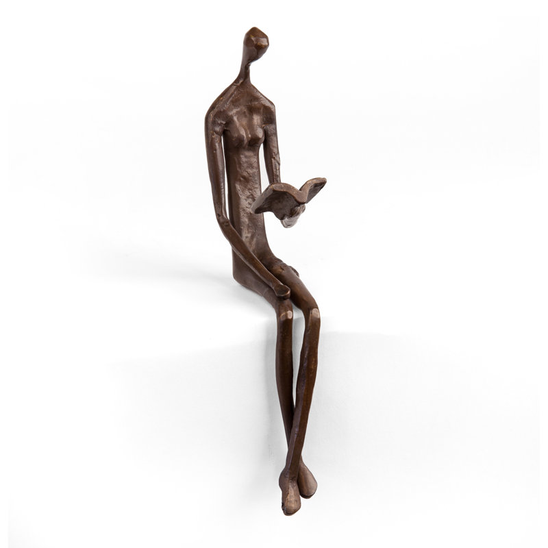 Figurine Brogdon lisant sur un rebord